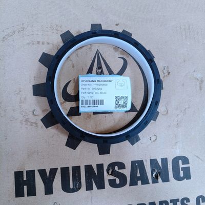 Excavator Engine Parts Crankshaft Oil Seal 3933262 for R140LC-7 R140LC-9S